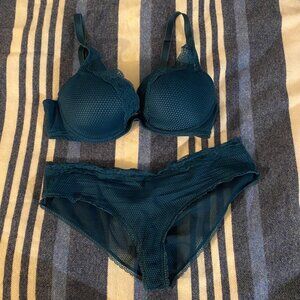 Passionata by Chantelle Brooklyn plunge T-shirt bra (34dd) and panty (M) set